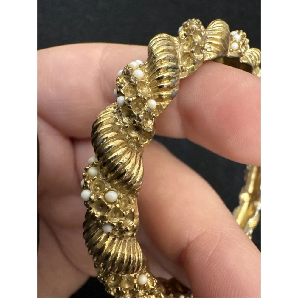 Vintage Signed Hattie Carnegie Vintage Gold Tone Bangle Bracelet Milk Glass ASIS